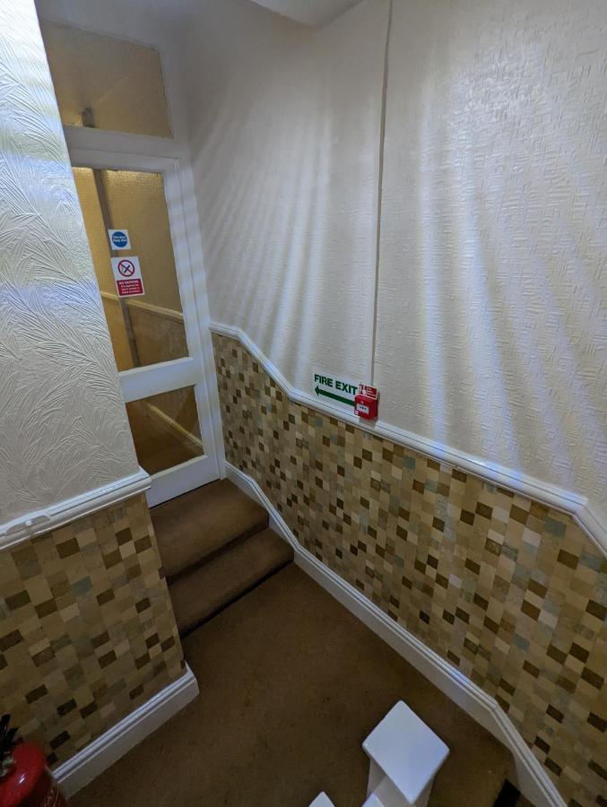 Bed and Breakfast The Stafford à Blackpool Extérieur photo